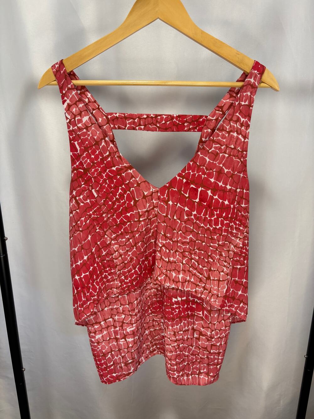 White House Black Market Women’s L Red Pink Abstract Print Sleeveless Blouse Top